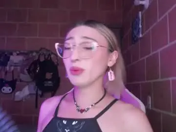 Chaturbate Live Sex Cam of andrea_camila