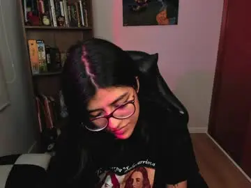 Chaturbate Live Sex Cam of valerie__sky
