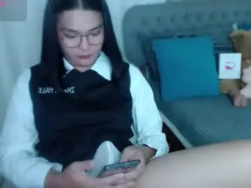 Chaturbate Live Sex Cam of zhaviahale