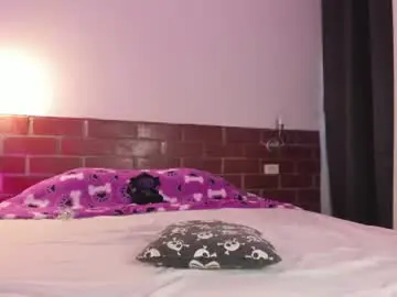 Chaturbate Live Sex Cam of emmaclark_1