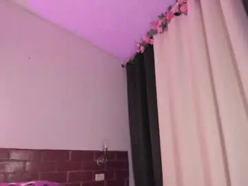 Chaturbate Live Sex Cam of emmaclark_1