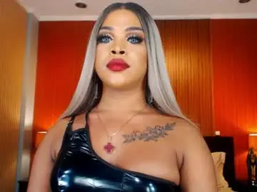 Chaturbate Live Sex Cam of urmajestytyra
