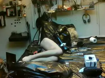 Chaturbate Live Sex Cam of smokeslut365