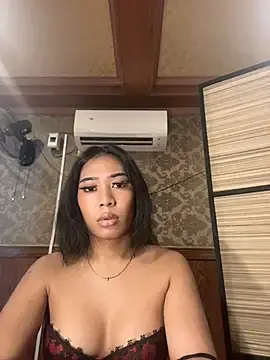 Stripchat Live Porn of hugecock_tamira