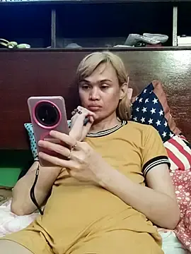 Stripchat Live Porn of QueenSoreal