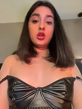 Stripchat Live Sex Cam of MiahWindsor