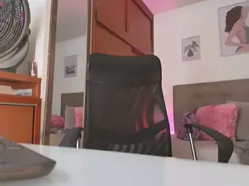 Stripchat Free Porn Cam of Miley_Baker