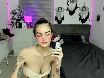 Stripchat Adult Webcam of AlexandraMooree