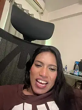 Stripchat Watch Live Sex Cams of DarlingJenny22