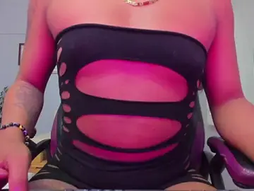 Stripchat Live Sex Cam of Nahomy_Collins_