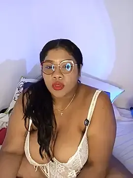 Stripchat Nude Webcam of paola091
