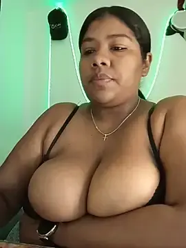Stripchat Free Live Porn of paola091