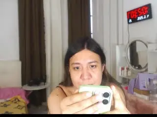 Xlovecam Free Live Porn of HugeCockStella